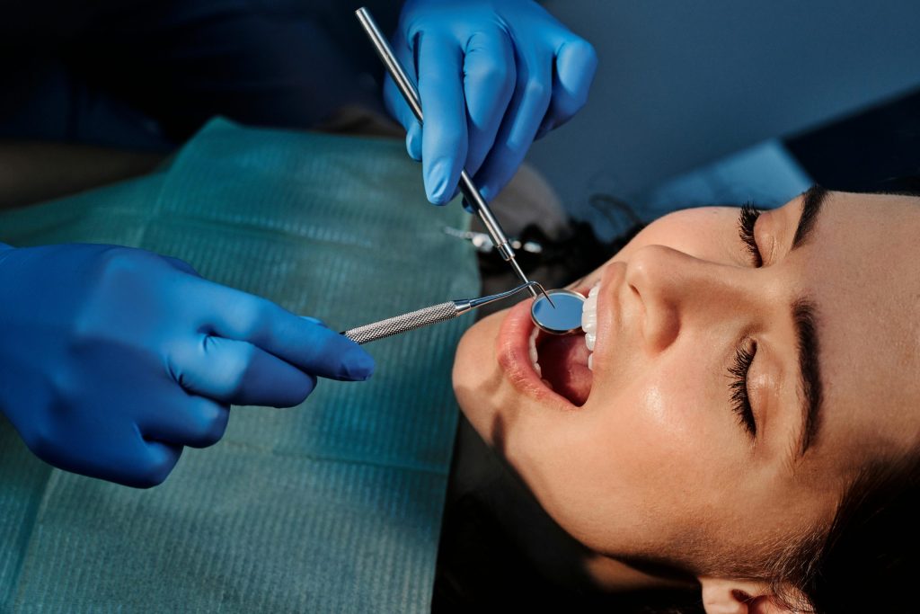 what is the difference between gingivitis and periodontitis